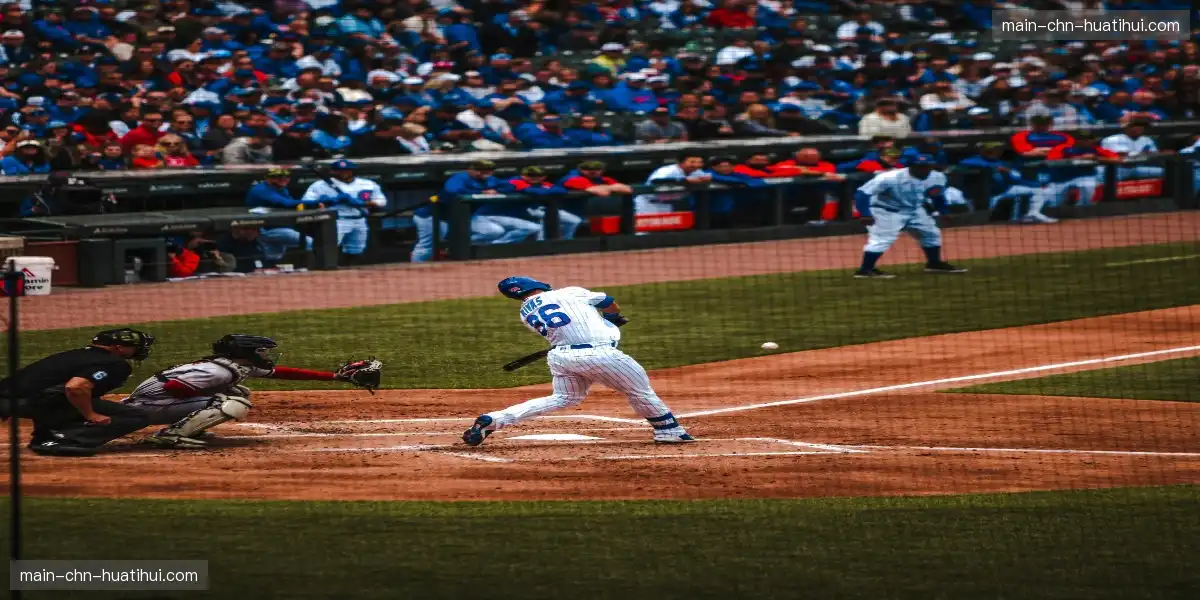 📸 教练将冠军奖杯献给母亲，养育之恩永世难忘，热血铸就传奇!👵